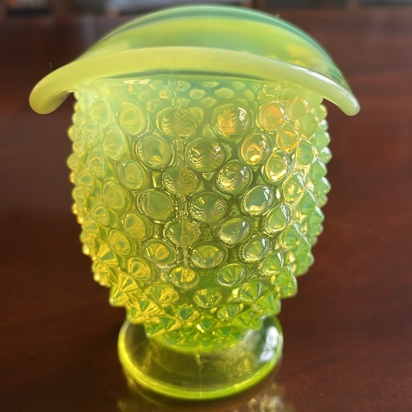 Fenton topaz  Opalescent hobnail mini hat-shaped bud vase - Picture 9 of 11